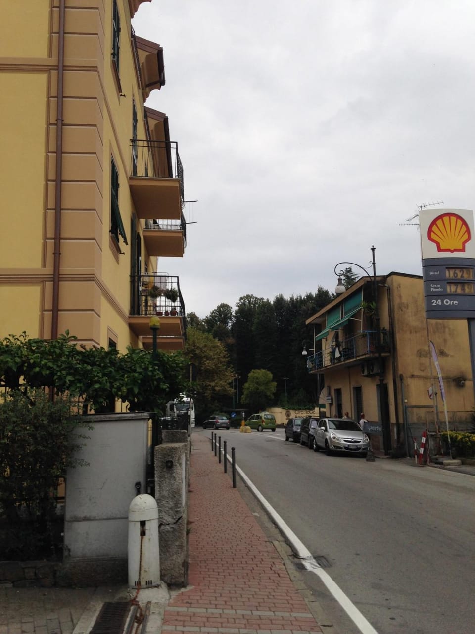 Facade/entrance, Neighbourhood