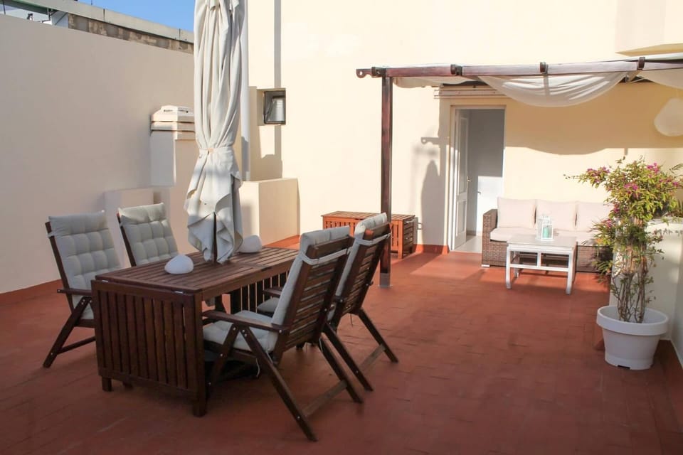 Balcony/Terrace, Balcony/Terrace, Living room, Seating area, Dining area
