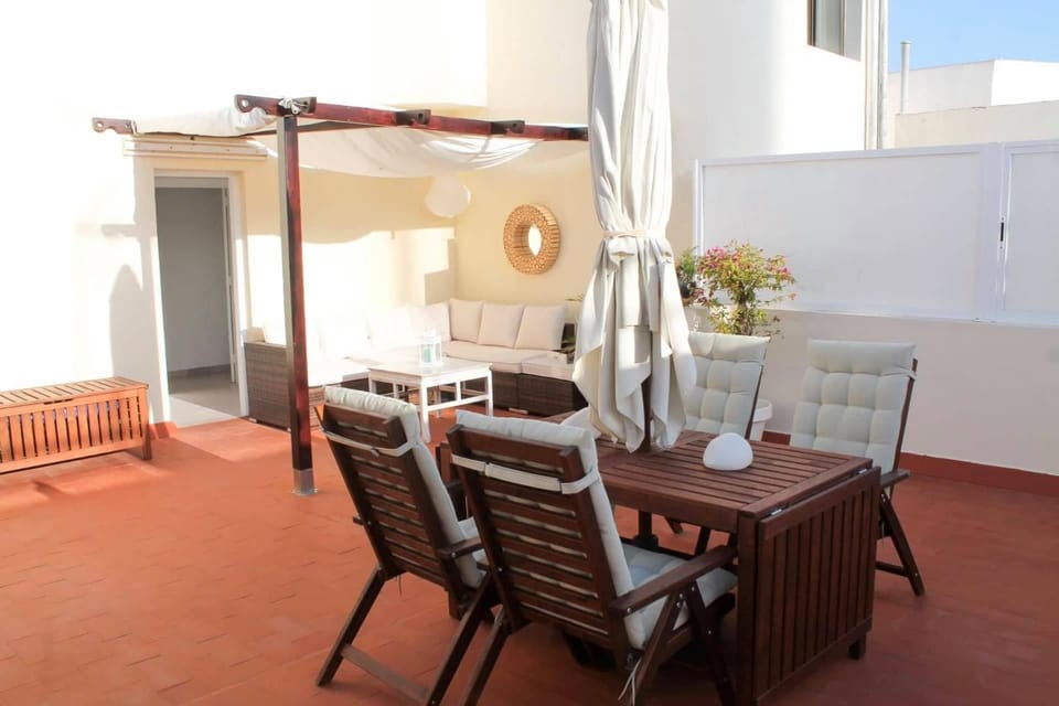 Balcony/Terrace, Balcony/Terrace, Living room, Seating area, Dining area