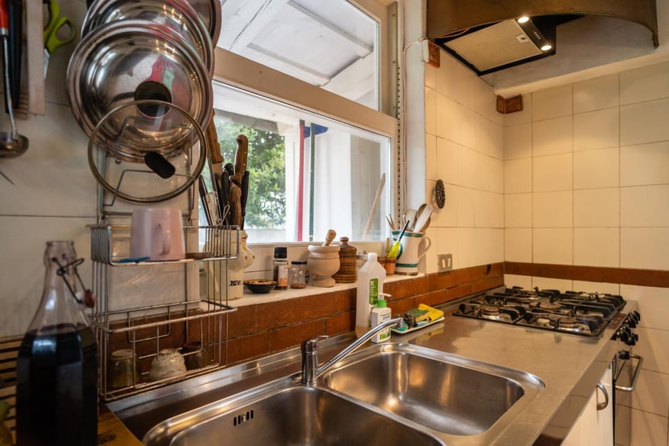 Kitchen or kitchenette, dishwasher, stove