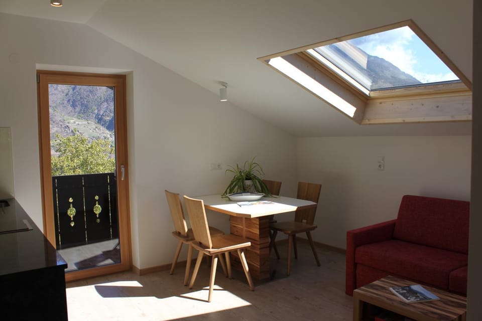 Coffee/tea facilities, Seating area, Dining area