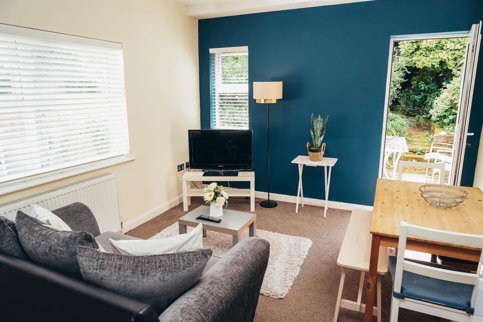 Communal lounge/ TV room, TV and multimedia, Balcony/Terrace, Living room, Seating area, Dining area, Evening entertainment