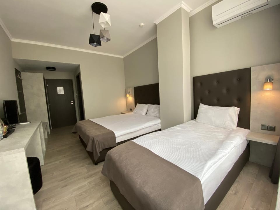 Bed, Photo of the whole room, Bedroom, air conditioner