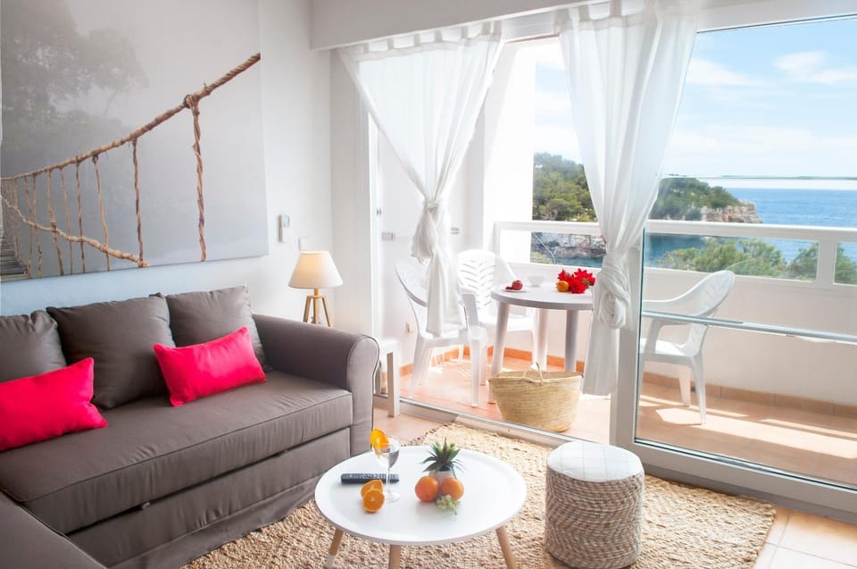 Balcony/Terrace, Living room