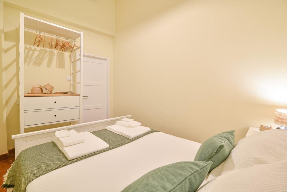 Photo of the whole room, Decorative detail, Decorative detail, Bedroom