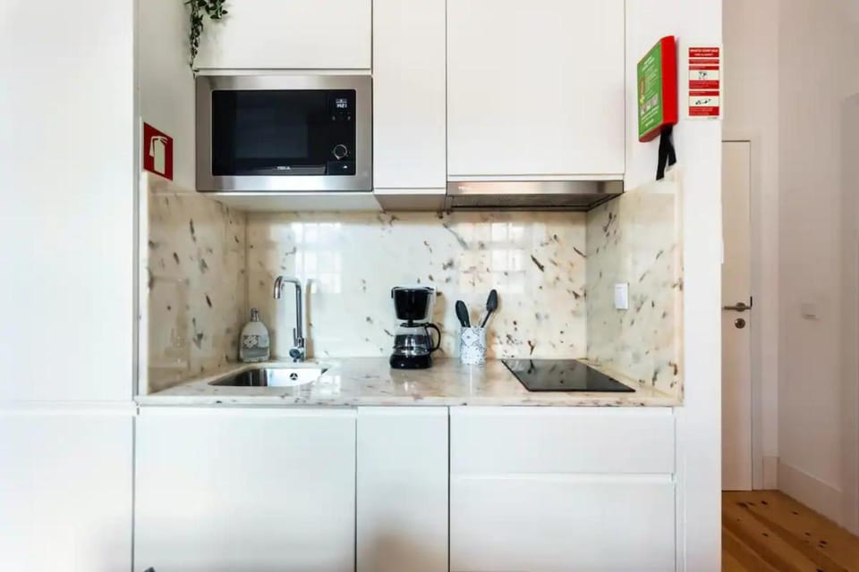 Coffee/tea facilities, Kitchen or kitchenette, minibar, stove