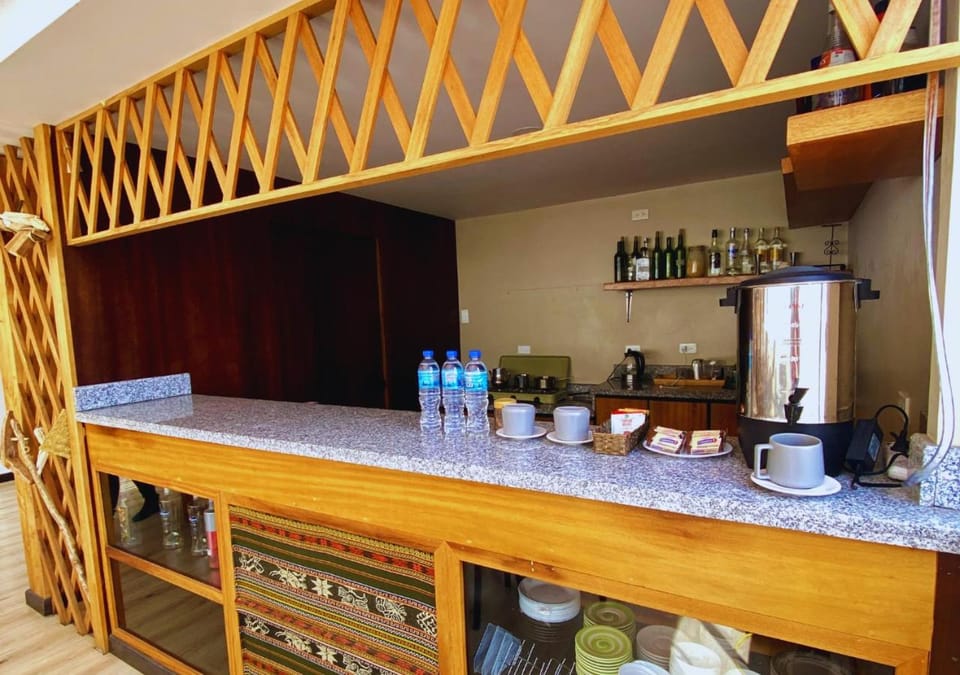 Restaurant/places to eat, Coffee/tea facilities, Kitchen or kitchenette, Lounge or bar