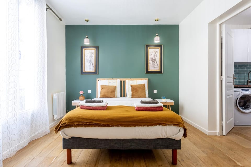 Bed, Photo of the whole room, Bedroom