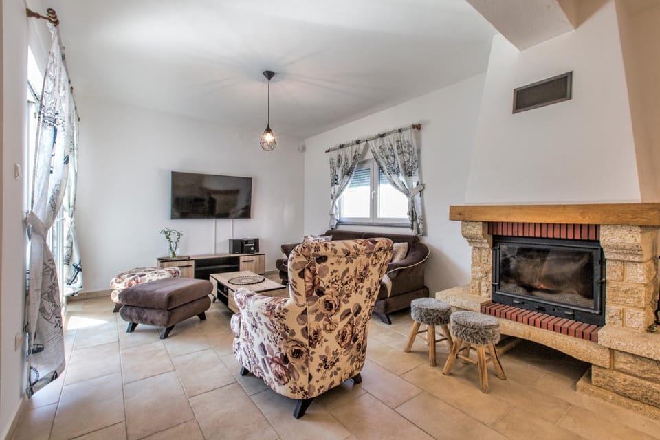 Communal lounge/ TV room, Living room