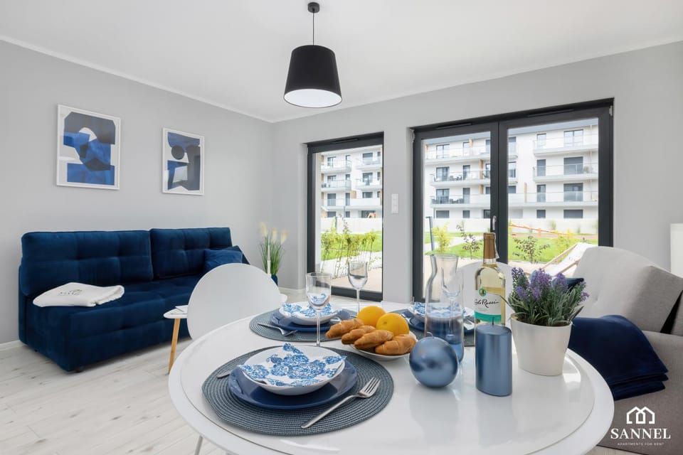 Patio, Bed, Living room, Food and drinks, Photo of the whole room, Decorative detail, Dining area, Bedroom, On site