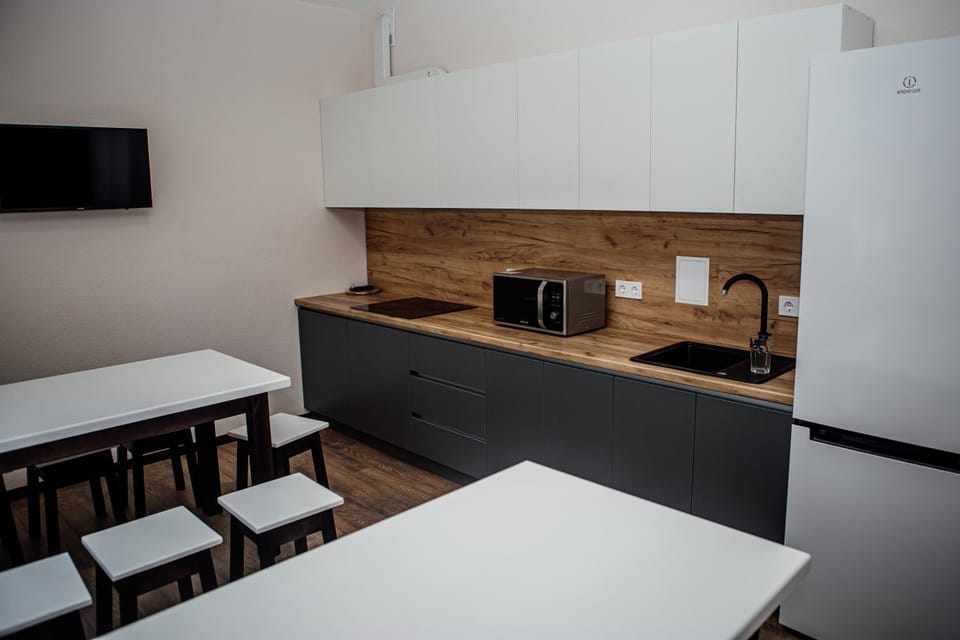 Restaurant/places to eat, Communal kitchen