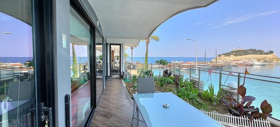 Waterfront Glass Flat Apartment in Kusadasi