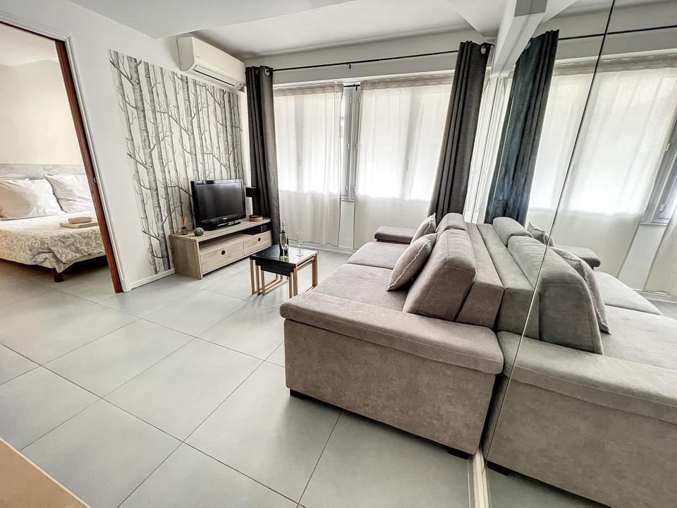 Bed, TV and multimedia