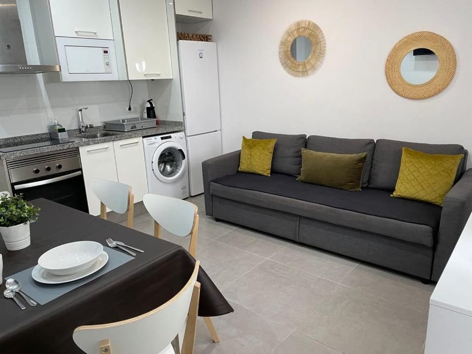 Kitchen or kitchenette, Dining area, stove, washing machine