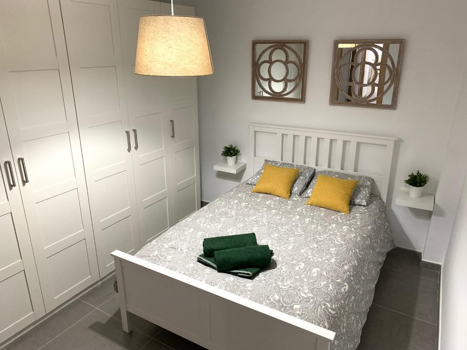 Bed, Photo of the whole room, Bedroom, wardrobe