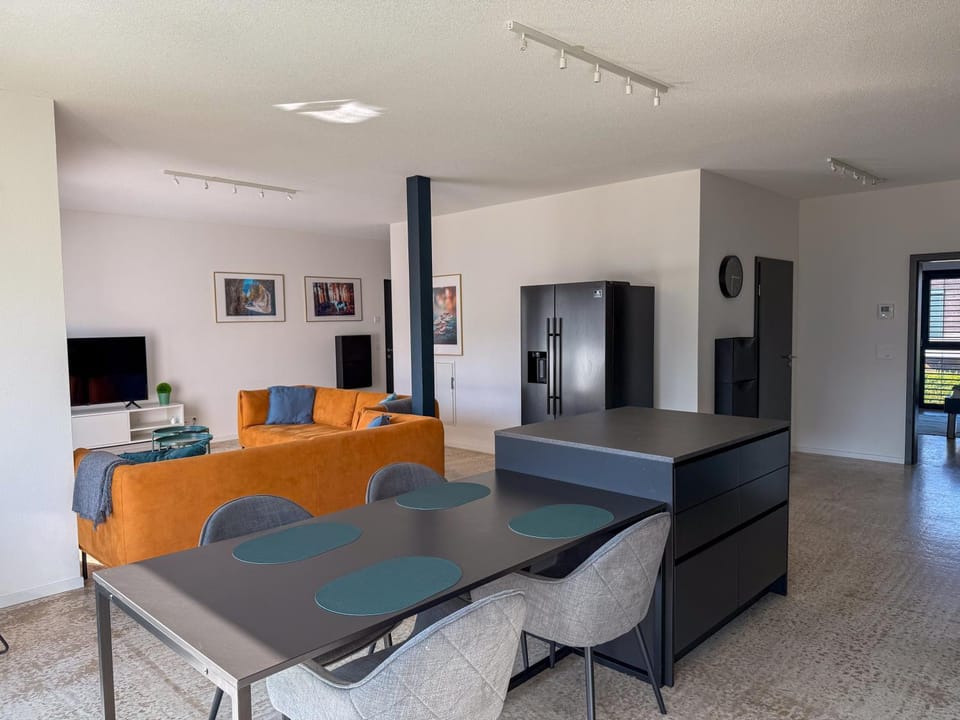 Living room, Dining area, kitchen