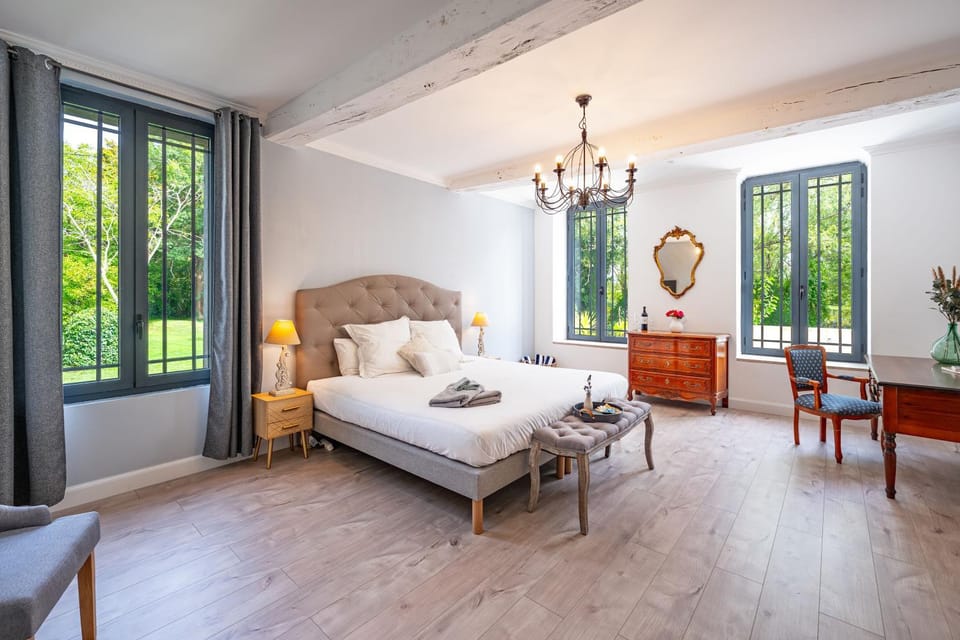 Les Bons Amis, Gite privé de 6 hôtes, piscine, rivière, Libourne, Saint-Emilion Villa in Fronsac