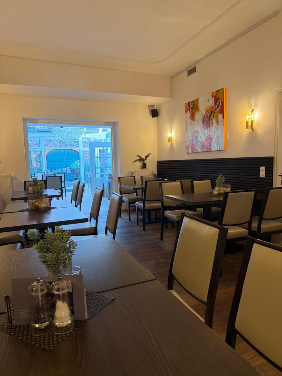 Property building, Restaurant/places to eat, Dining area