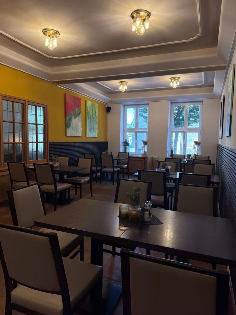 Restaurant/places to eat, Banquet/Function facilities