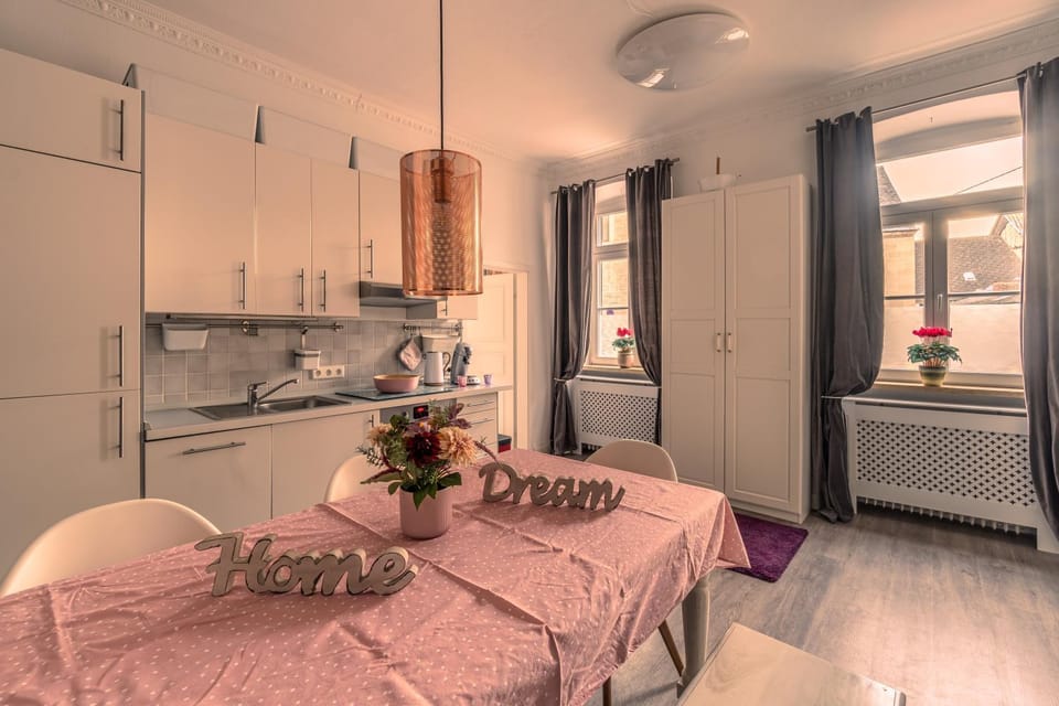 Kitchen or kitchenette, Dining area, stove