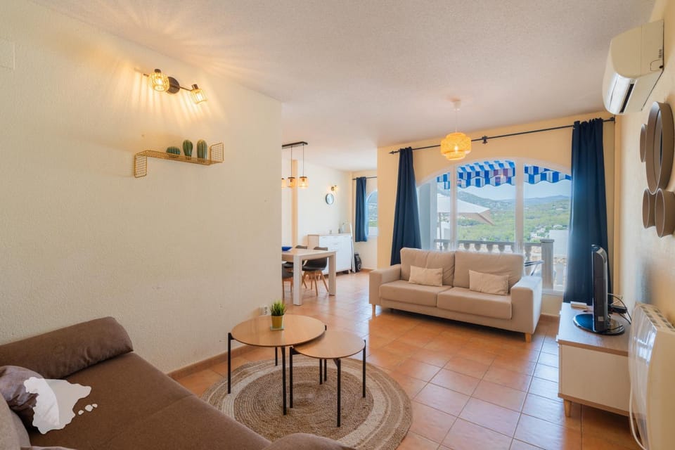 Communal lounge/ TV room, Living room