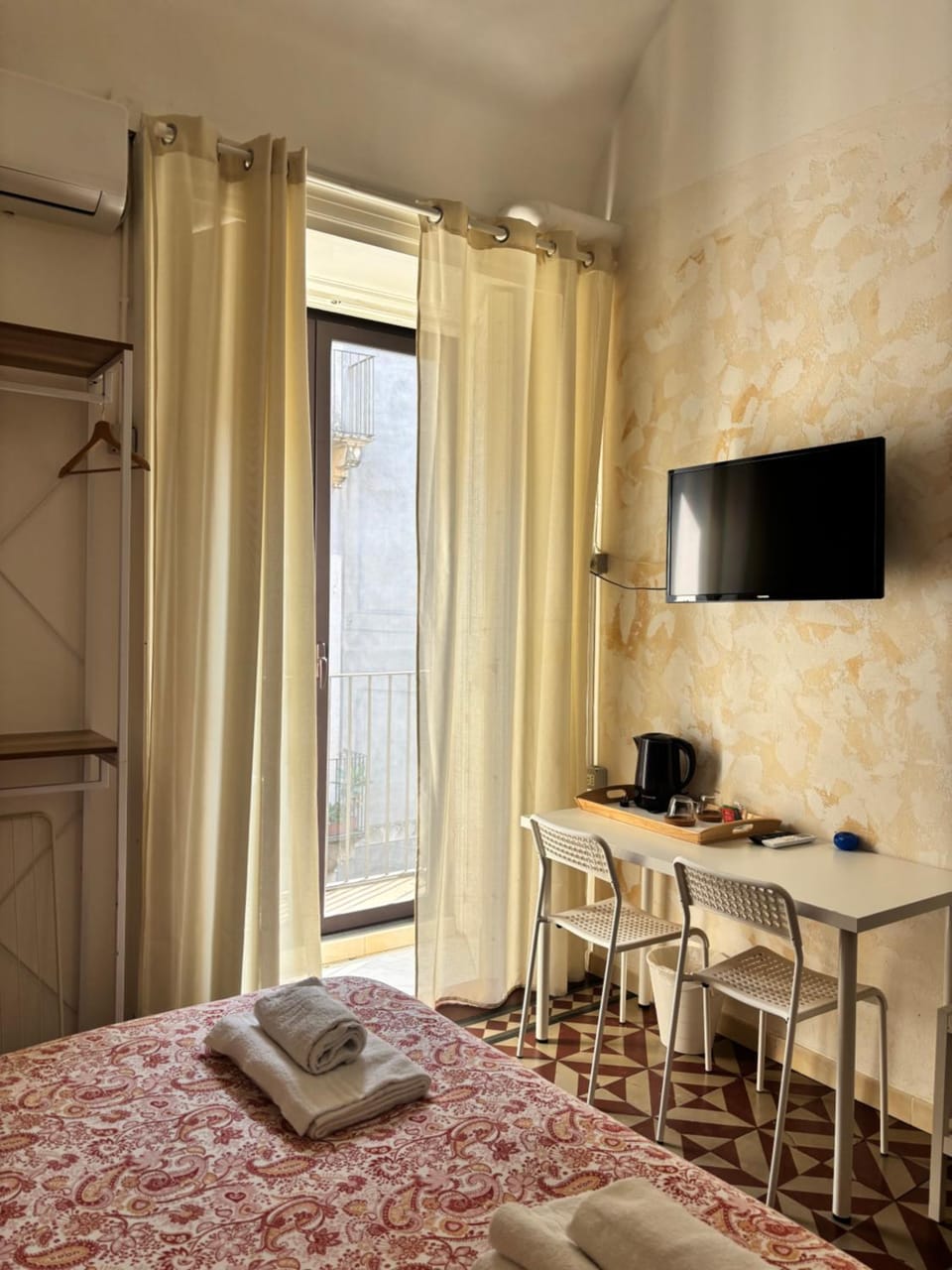 TV and multimedia, Bedroom, towels