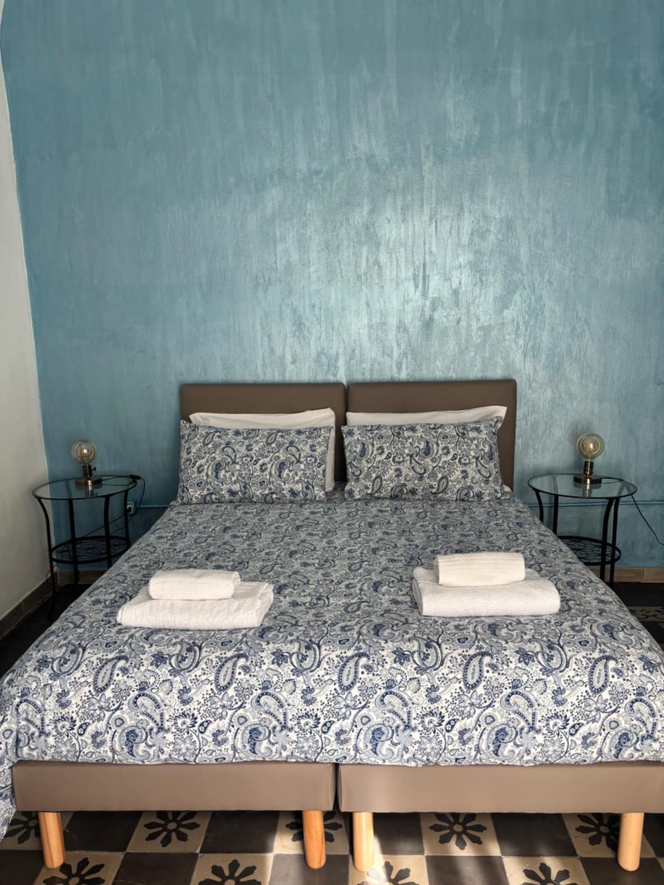 Bed, Photo of the whole room, Bedroom, towels