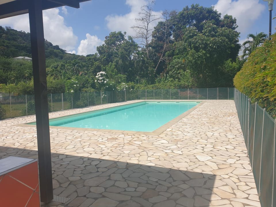 studio meublé Montjoly avec accès piscine Apartment in Arrondissement of Cayenne, French Guiana