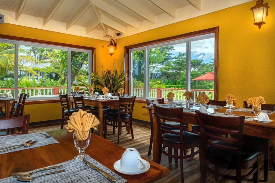 Restaurant/places to eat, Continental breakfast, American breakfast, Lunch