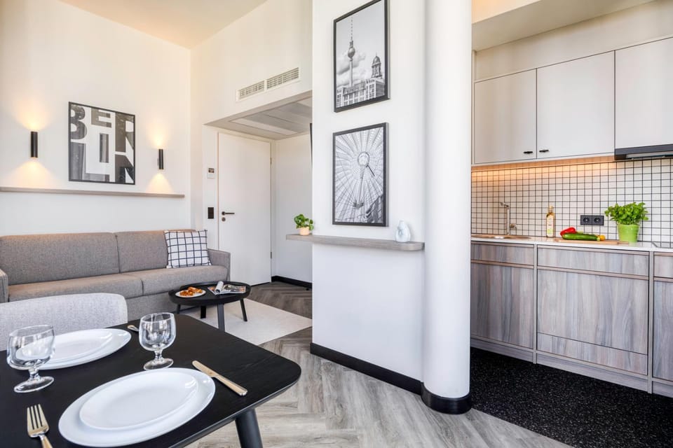 Kitchen or kitchenette, Living room, Seating area, Dining area