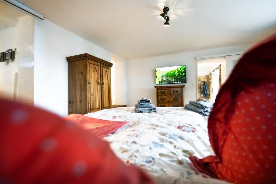 Bed, TV and multimedia, Evening entertainment, Bedroom, wardrobe