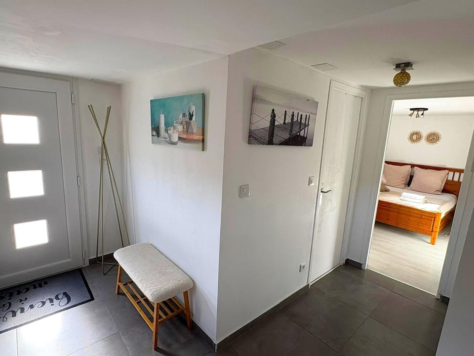 Facade/entrance, Photo of the whole room, Bedroom