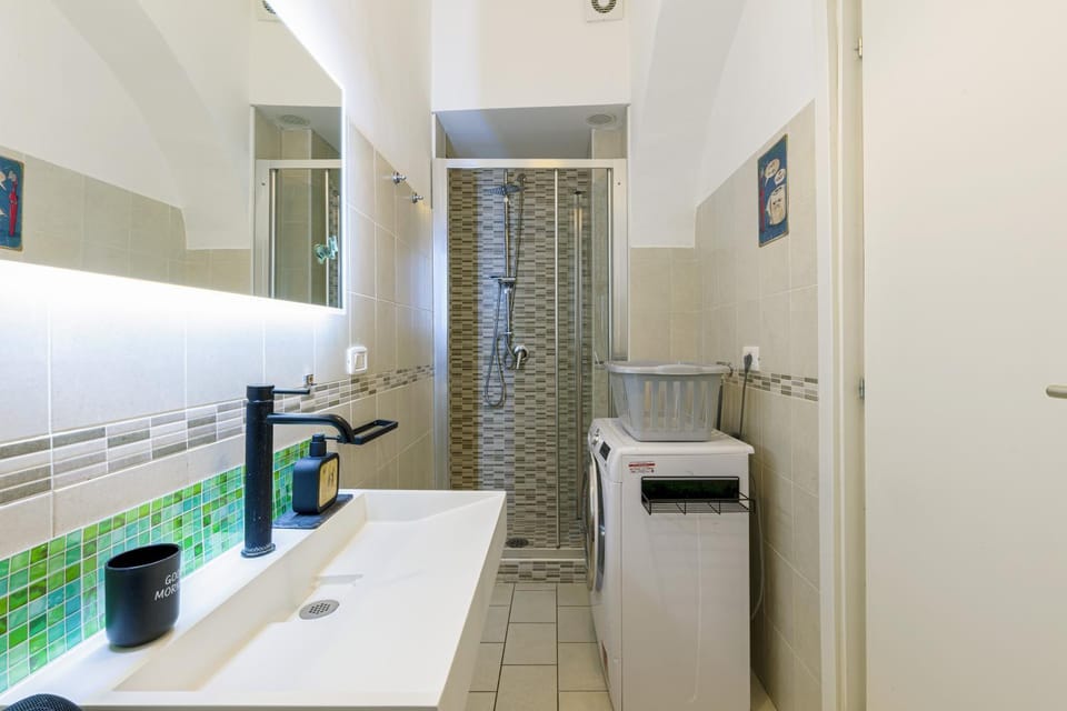 Shower, Bathroom, washing machine, dryer