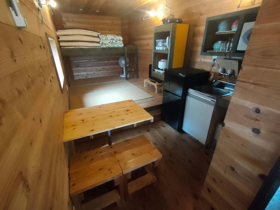 Kitchen or kitchenette, Dining area, pet friendly