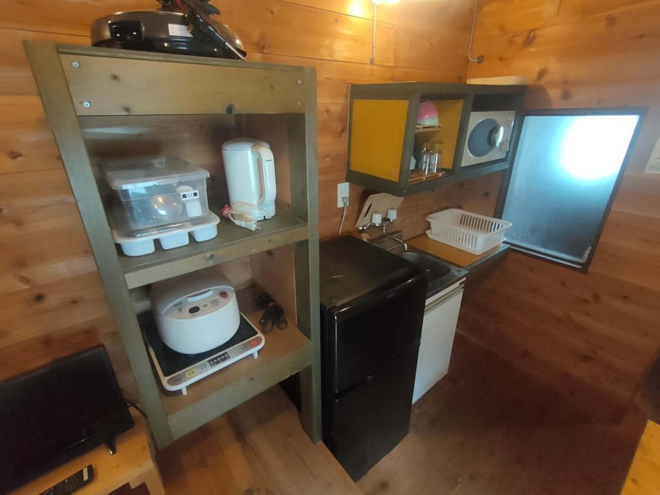 Kitchen or kitchenette, microwave, pet friendly, stove
