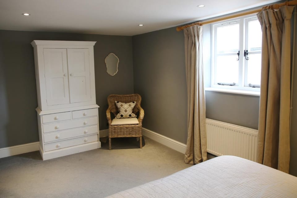 Bedroom, wardrobe