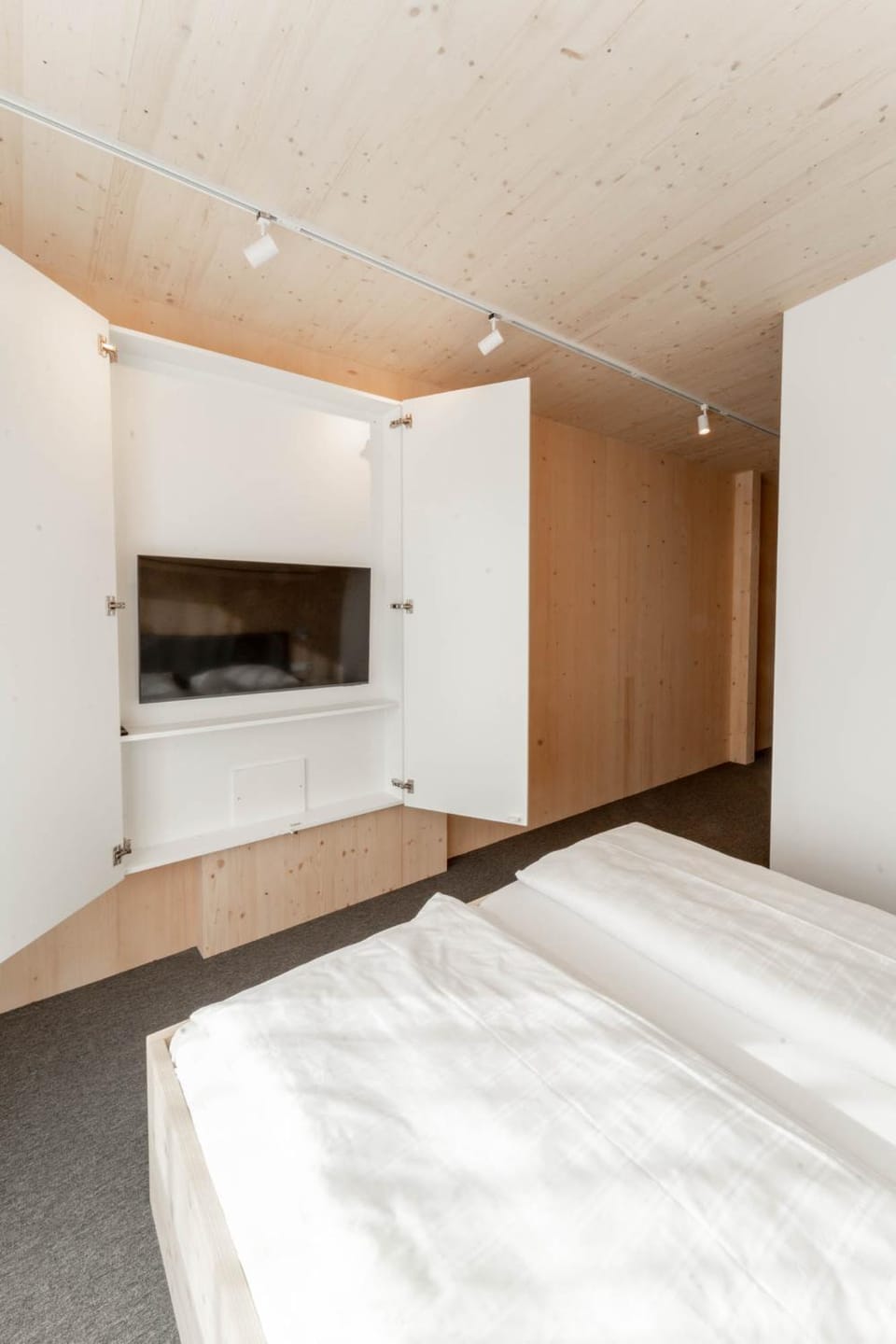 Bed, TV and multimedia, Photo of the whole room, Bedroom, wardrobe