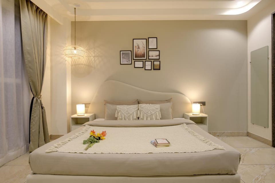 Bed, Photo of the whole room, Decorative detail, Bedroom