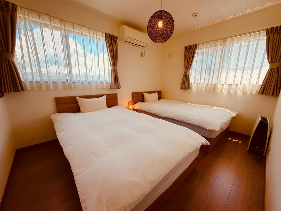 Bed, Photo of the whole room, Bedroom, air conditioner