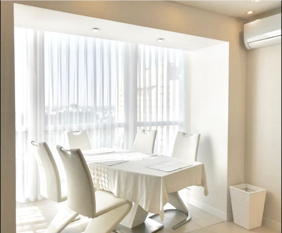 Lux Most City area, panoramic river view, new tower Apartment in Dnipro