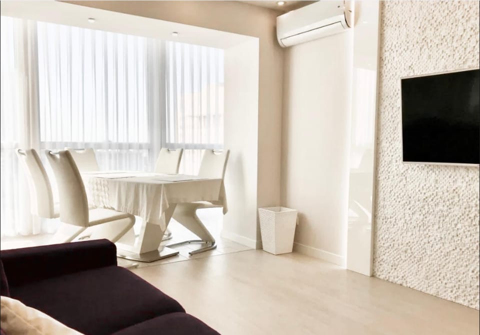 Lux Most City area, panoramic river view, new tower Apartment in Dnipro