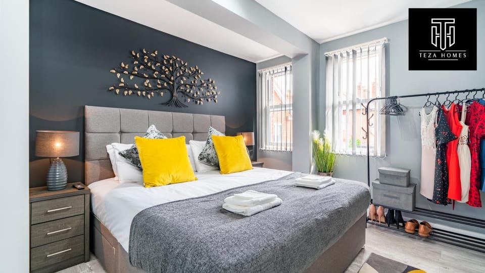 Bed, Bedroom, towels, wardrobe