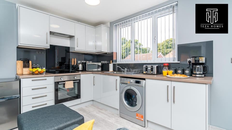 Coffee/tea facilities, Kitchen or kitchenette, microwave, oven, stove, toaster, washing machine, dryer, kitchen
