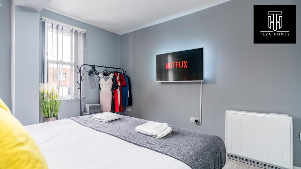 Bed, TV and multimedia, Bedroom, towels, wardrobe