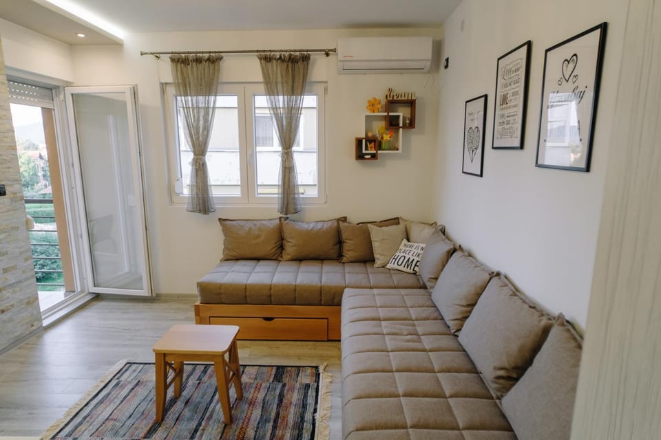 Bed, Photo of the whole room, Decorative detail