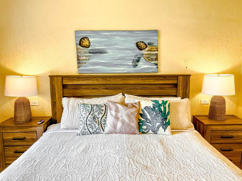 Bed, TV and multimedia, Bedroom