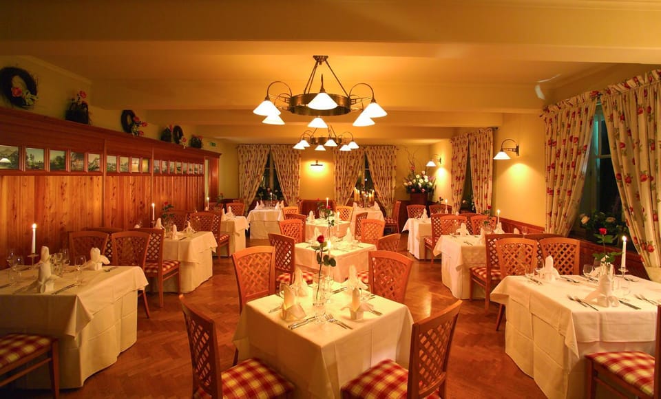 Restaurant/places to eat, Banquet/Function facilities