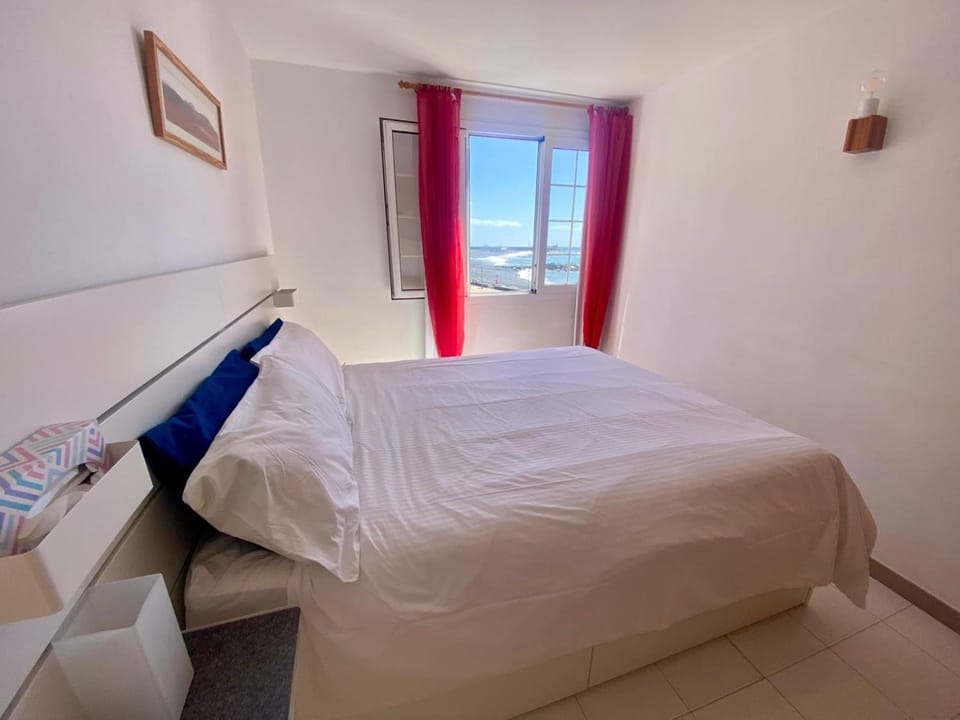 Casa del Mar, Sunny Ocean View Appartement right at the beach! House in La Palma