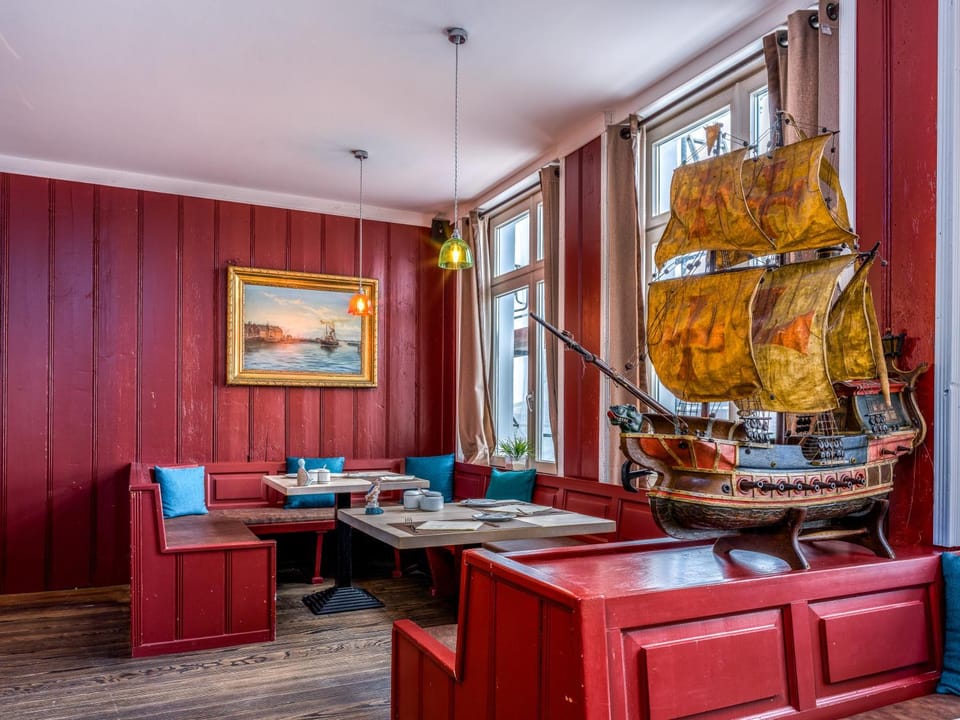 Seating area, Breakfast