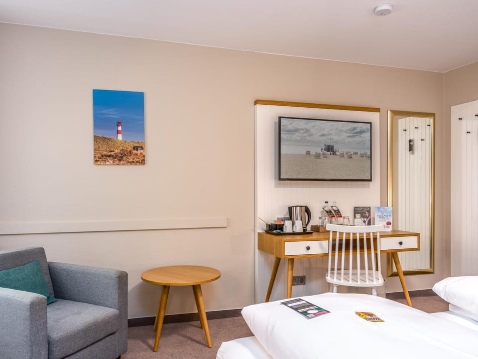 Coffee/tea facilities, Photo of the whole room, Seating area